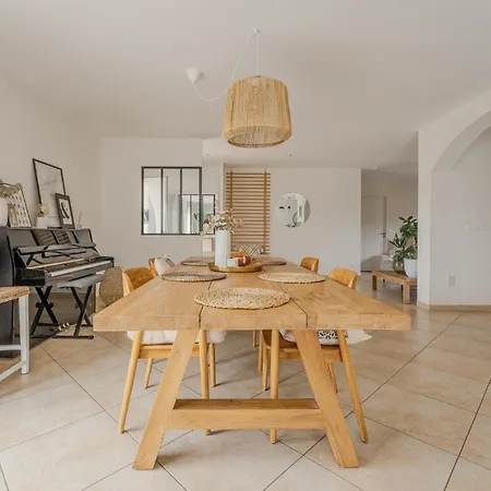 Holiday home Gorgeous In With Private Swimming Pool, Be Inside Or Outside
