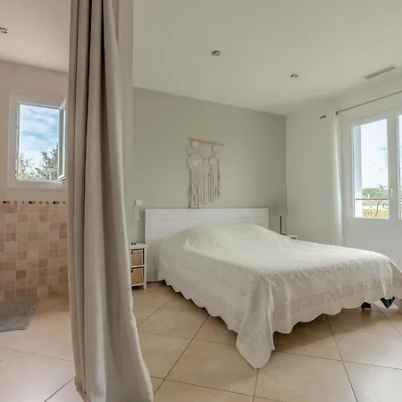 Gorgeous In With Private Swimming Pool, Be Inside Or Outside Holiday home